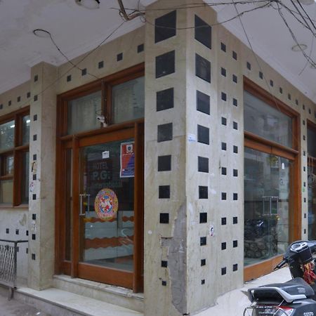 Family Hotel By Pg International Yeni Delhi Dış mekan fotoğraf