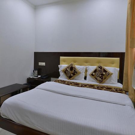 Family Hotel By Pg International Yeni Delhi Dış mekan fotoğraf