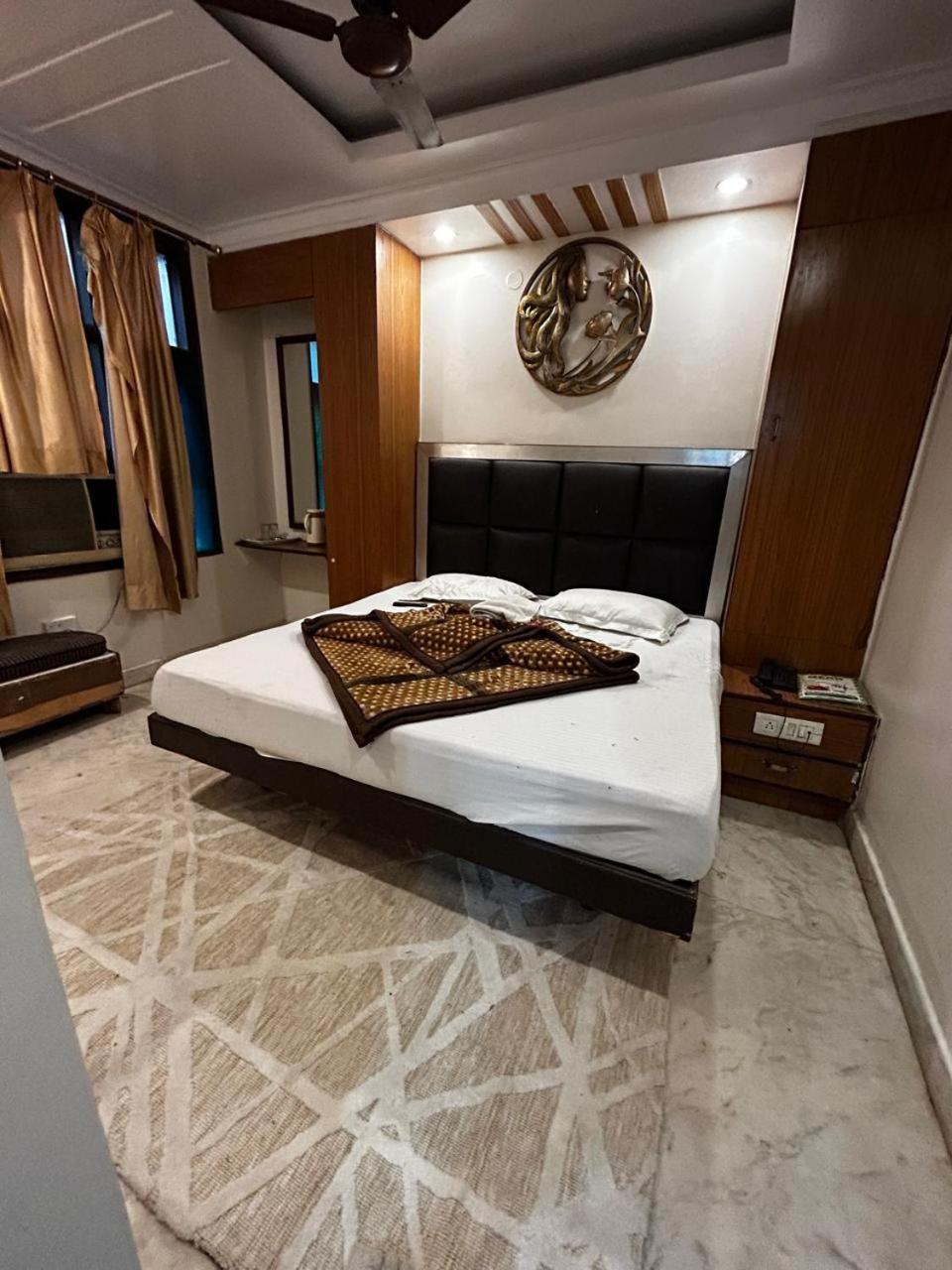 Family Hotel By Pg International Yeni Delhi Dış mekan fotoğraf