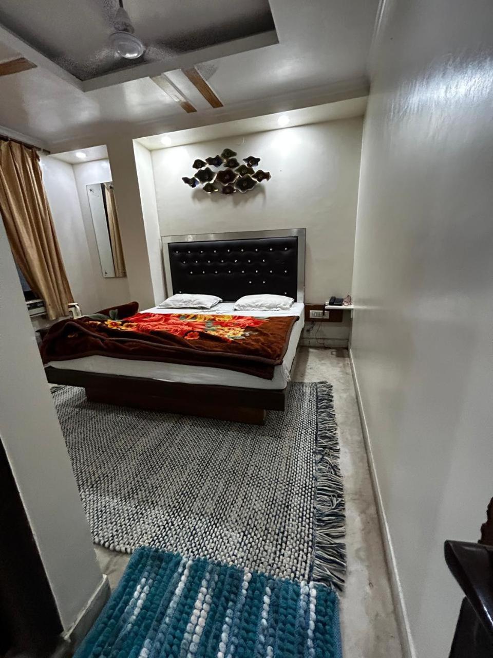 Family Hotel By Pg International Yeni Delhi Dış mekan fotoğraf
