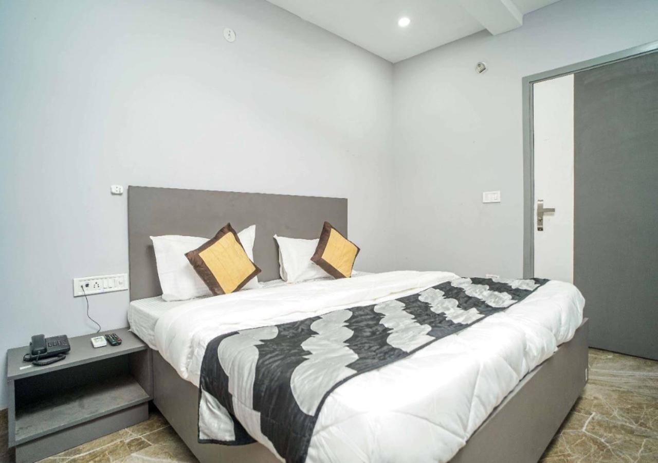 Family Hotel By Pg International Yeni Delhi Dış mekan fotoğraf